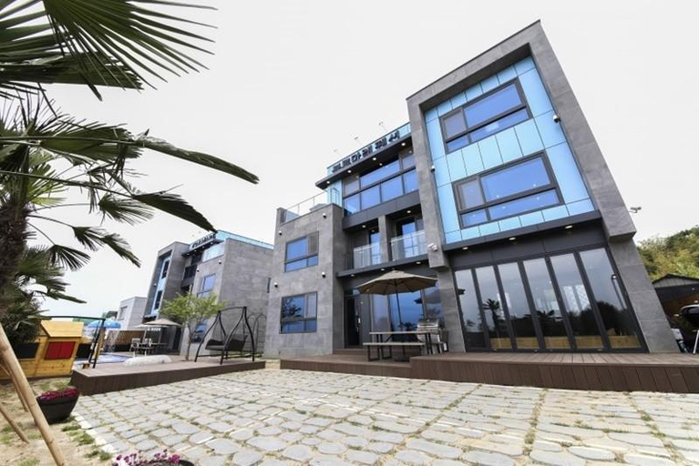 3, Ulsan (Ganjeolgot) Calmare Pension, Ulju