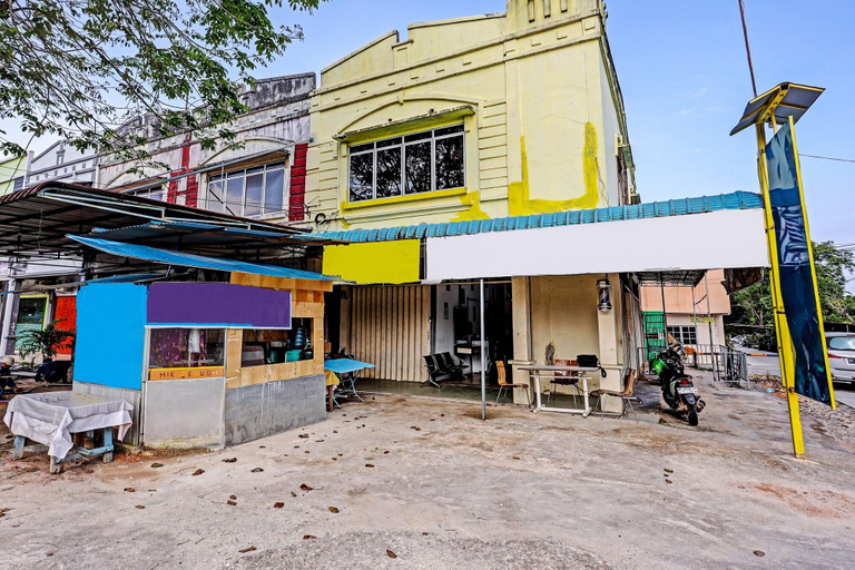 Exterior & Views 1, Hotel O Aulia Homestay Syariah, Batam