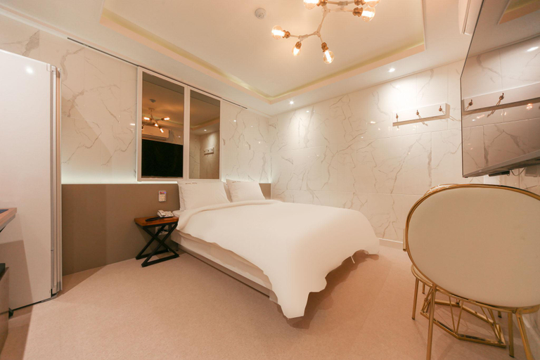 Bedroom 2, Daegu Pyeongridong Sanchaek, Buk