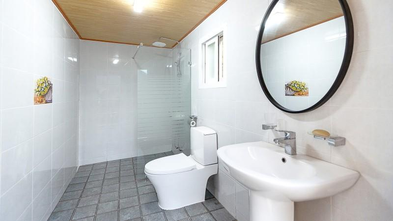 Bathroom 2, Gurye Seomjingang View Pension, Gurye