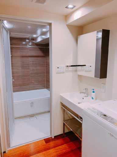 Bedroom 2, Contemporary Tsukiji/Ginza Home with 2 Balconies, Chūō