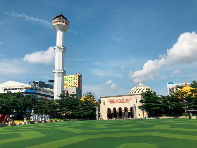 Nearby Landmark 5, Comfy 2BR Mekarwangi Square Cibaduyut By Travelio, Bandung