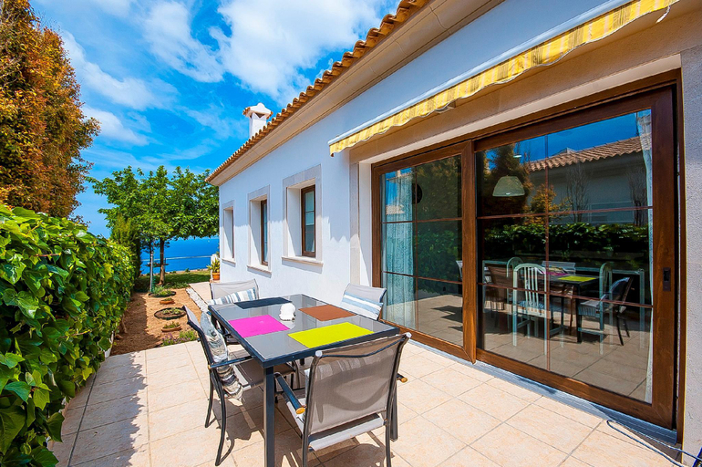 Others 3, Villa Voramar, Baleares