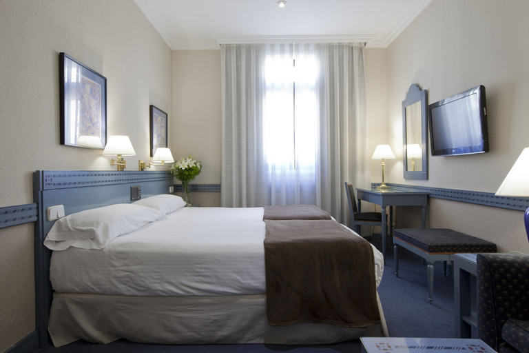 Bedroom 3, Espahotel Gran Via, Madrid
