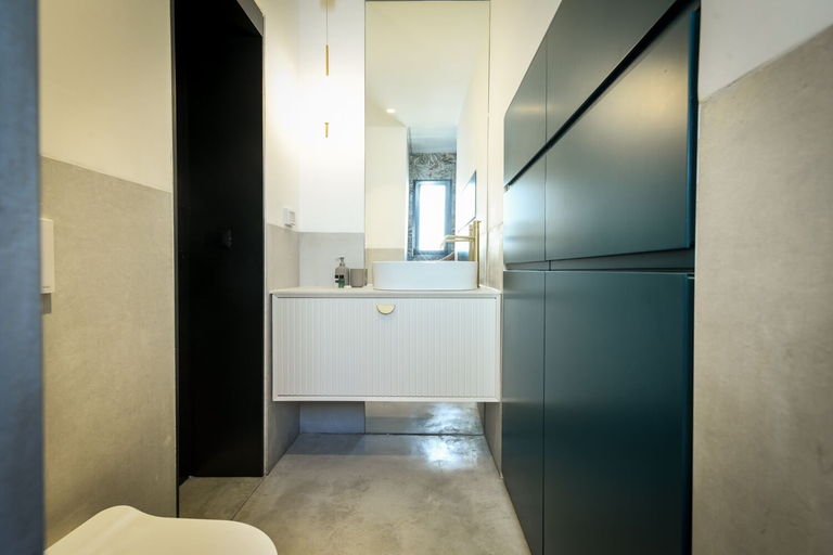 Bathroom 4, Vibrant and Modern Apartment in Tel Aviv