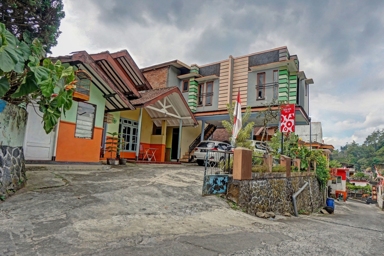 Exterior & Views 1, OYO Life 90321 Ken Ken Villa, Malang