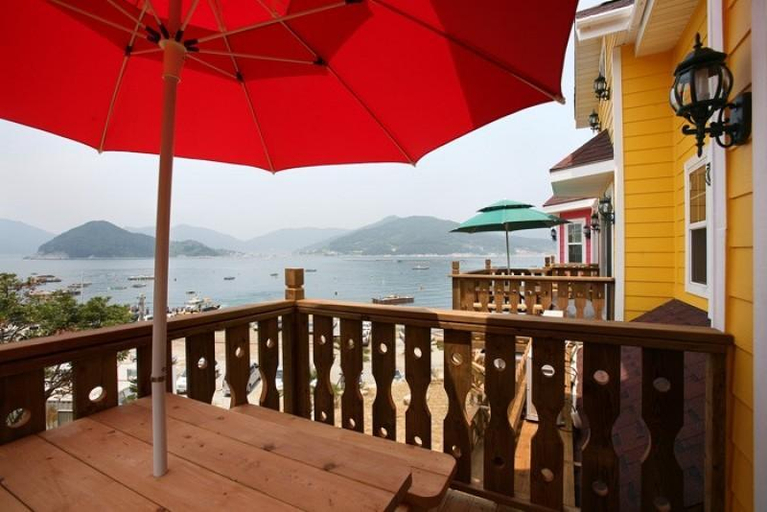 Others 2, Geojedo Gonggoji Pension, Geoje