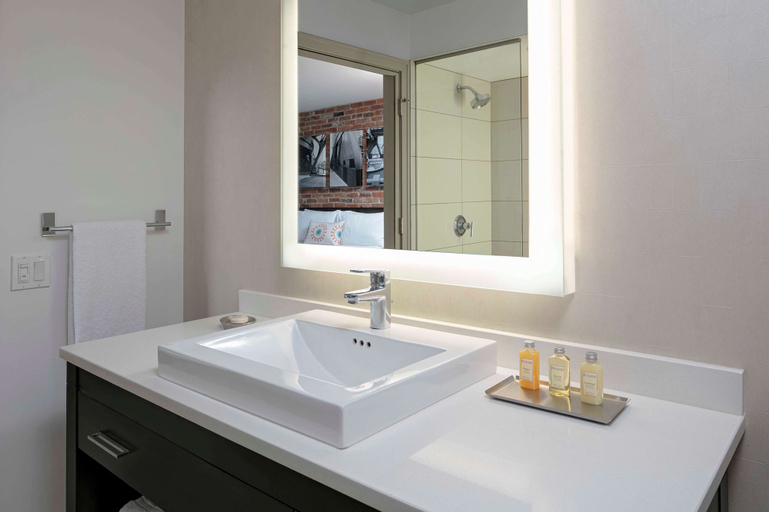 Bathroom 13