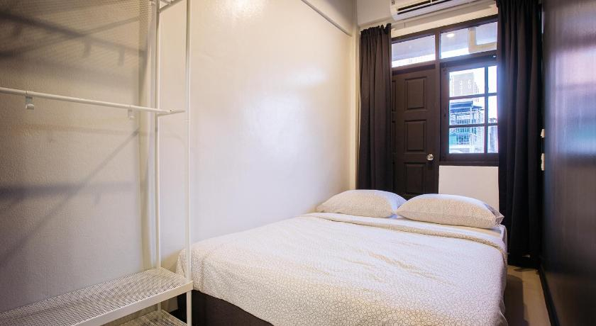T3 TWO Bedrooms WIFI Full kitchen 1 min to BTS, Khlong San