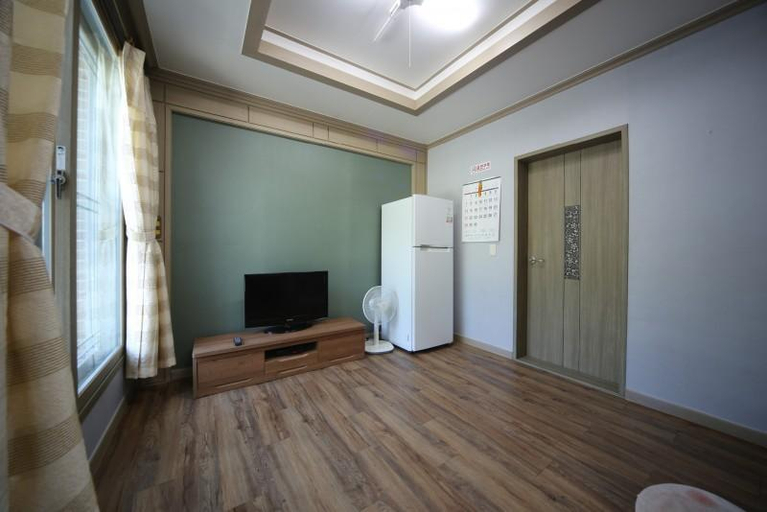 Others 5, Jinan Cheonsang Demi Pension, Jinan