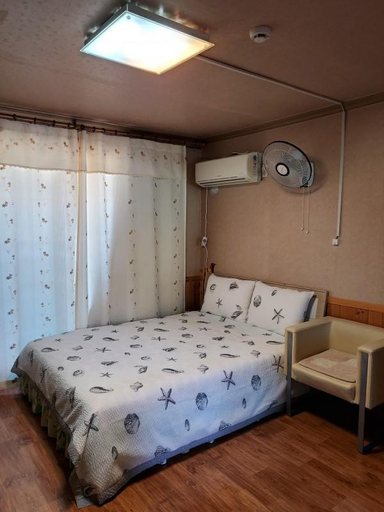 Bedroom 2, Yeongwol Riverside White House Pension, Yeongwol