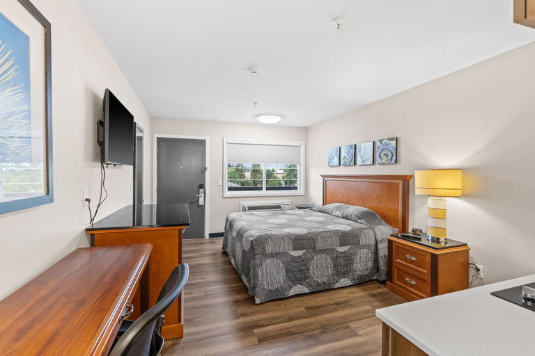 Bedroom 3, Basecamp Puyallup a Travelodge by Wyndham, Pierce