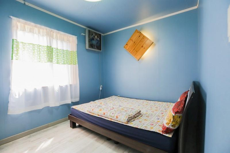 Bedroom, Tongyeong Jjiniya Pension, Tongyeong