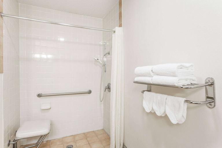 Bathroom 4, Super 8 by Wyndham Slidell, Saint Tammany