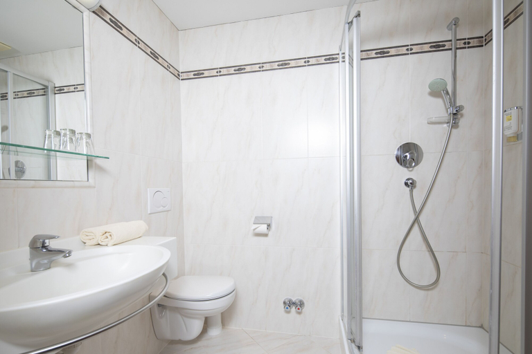 Bathroom 4, Alphof, Kufstein