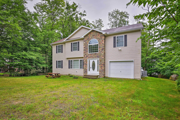 Exterior & Views 2, 4 Mi to Tobyhanna State Park: Home w/ Fire Pit, Monroe