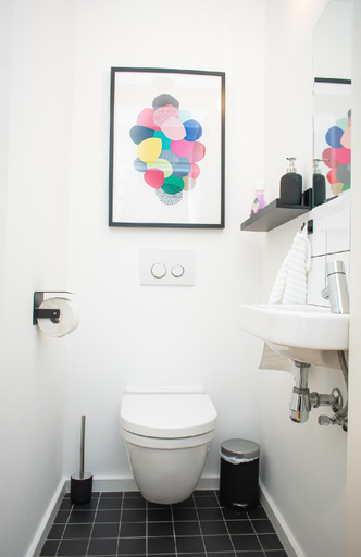 Bathroom 2, R213 - Modern 2-BR Urban Escape with ♡ Terrace, Bruxelles