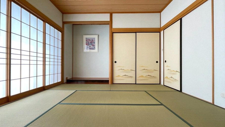 Bedroom 2, Yumigahama Beach House & BBQ! 1 min to the beach, Minamiizu