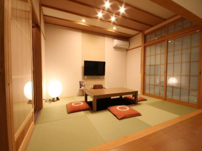 Others, Makotoya, Takayama
