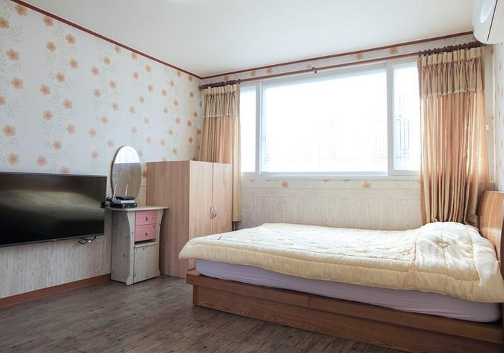 Bedroom 2, Taean Happy Tree Pension, Taean