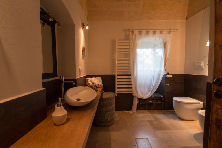 Bathroom 4, Casale Boara, Taranto