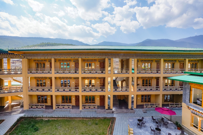 Exterior & Views