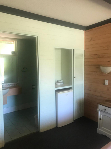 Others 5, Gloucester Motel, Manjimup