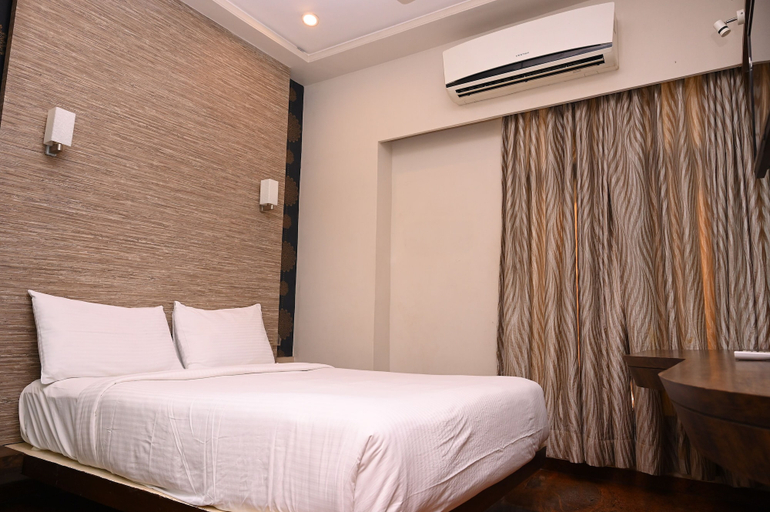 Bedroom 2, HOTEL CENTER POINT, Solapur