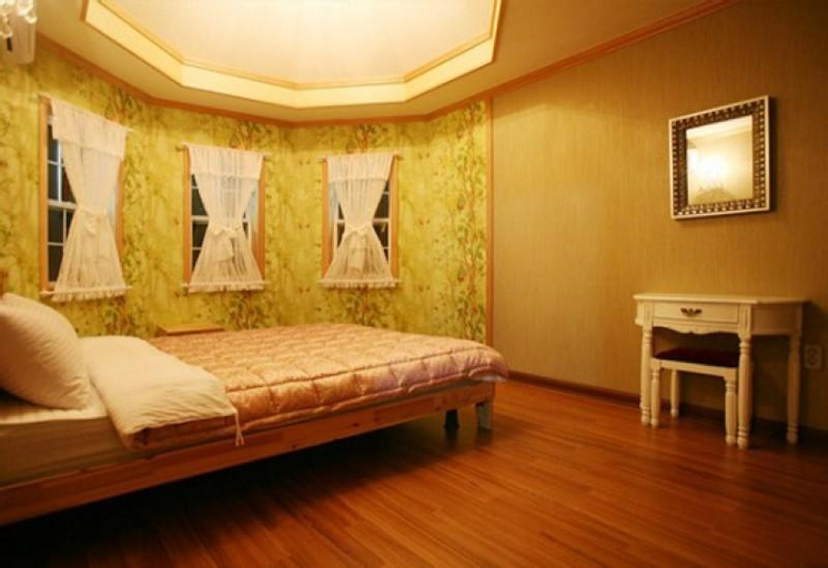 Geojedo Gonggoji Pension, Geoje