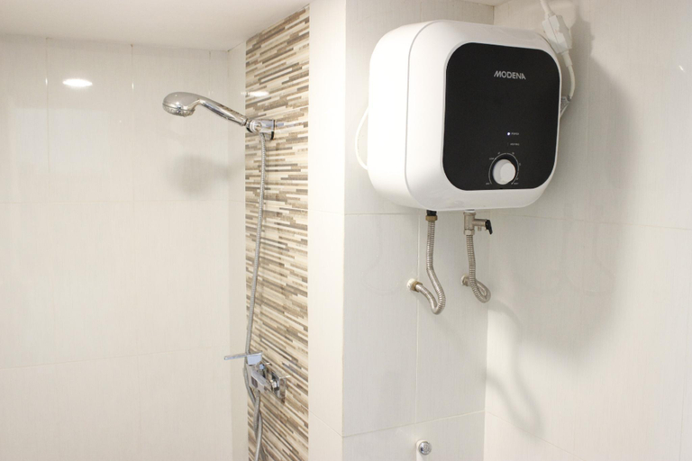 Bathroom, Studio at The Jarrdin Cihampelas Apt By Travelio, Bandung