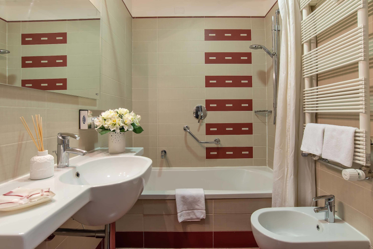 Bathroom 5, Merulana Inn Guest House, Roma