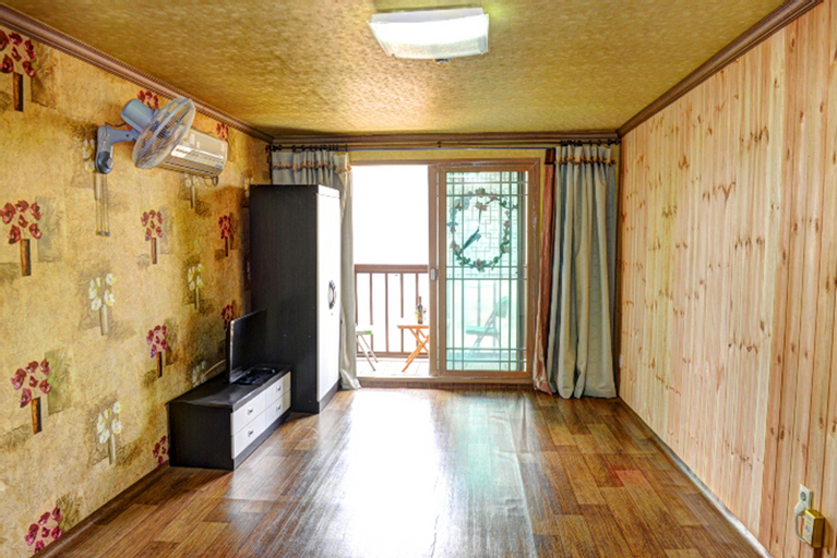 Others 5, Yeongwol Riverside White House Pension, Yeongwol