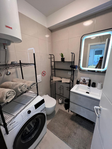 Bathroom 3, Deluxe 79m2 apartment with pool, 50 m2 garden lounge outdoor space, Okrug