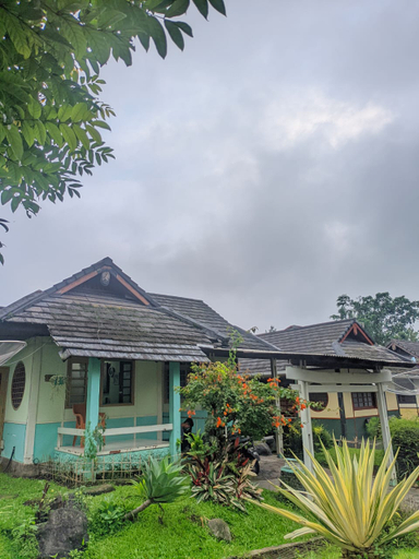 Exterior & Views 2, Villa Jepang Kota Bunga by Nooryani, Bogor