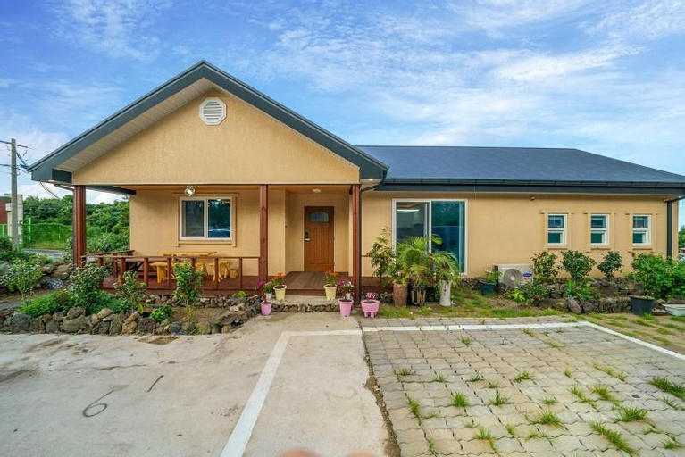 Dongwha Kids Pool Villa, Jeju