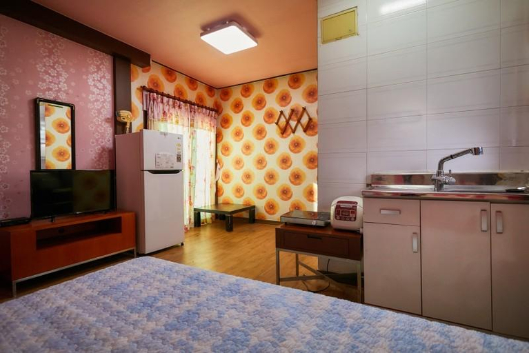 Others 5, Taean Wheelton Pension, Taean