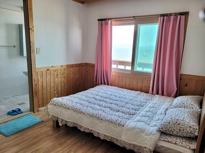 Bedroom 2, Jangheung Floodgate Resort, Jangheung