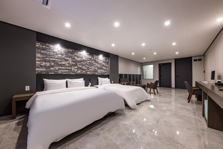 Bedroom 3, Okcheon Daecheong Hotel, Okcheon