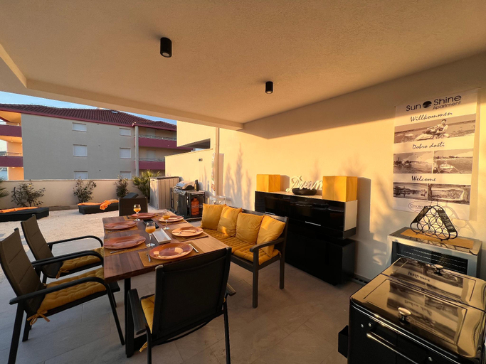 Others 5, Deluxe 79m2 apartment with pool, 50 m2 garden lounge outdoor space, Okrug