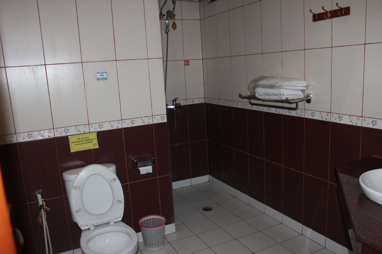 Bathroom 3, 678 Hotel Cawang, Jakarta Timur
