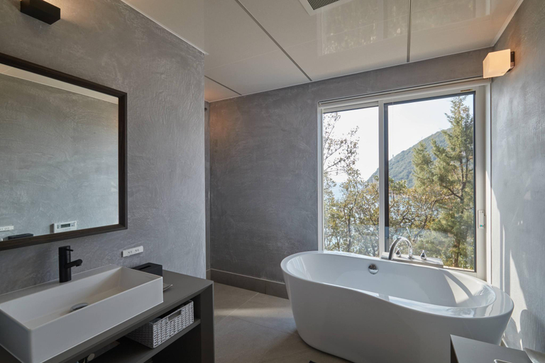 Bathroom 2, Urashima Village, Mitoyo