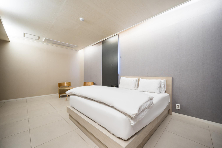 Bedroom 2, Daegu Dongdaegu H Hotel, Buk