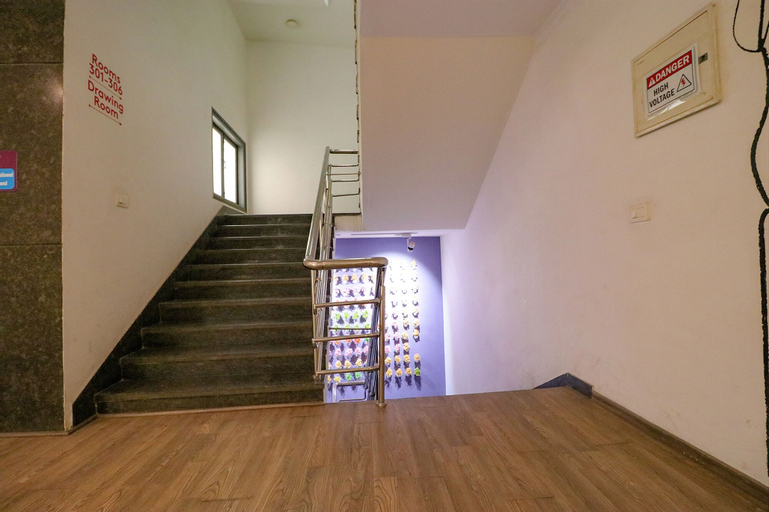 Public Area 2, FabHotel Chattarpur Enclave, West