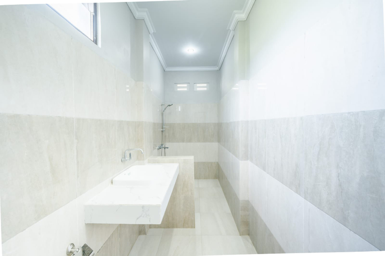 Bathroom 5, Gria Umasari, Denpasar