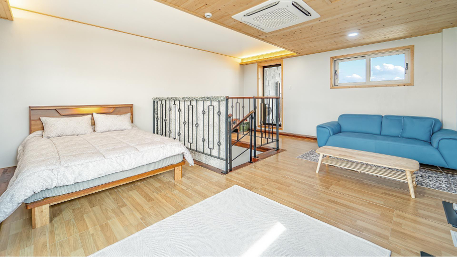 Bedroom 2, Jeju Hoyeongfarm Stay, Jeju