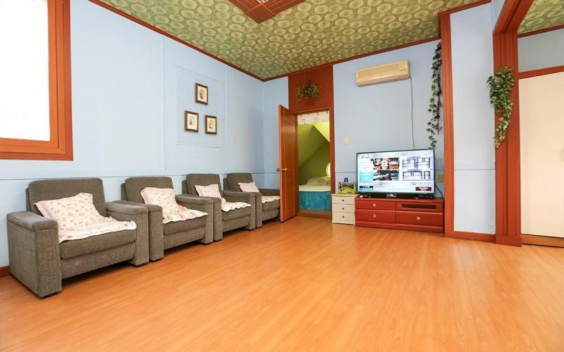 Others 4, Taean Good Morning Pension, Taean