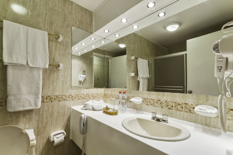Bathroom 3, Hotel Ambato, Ambato
