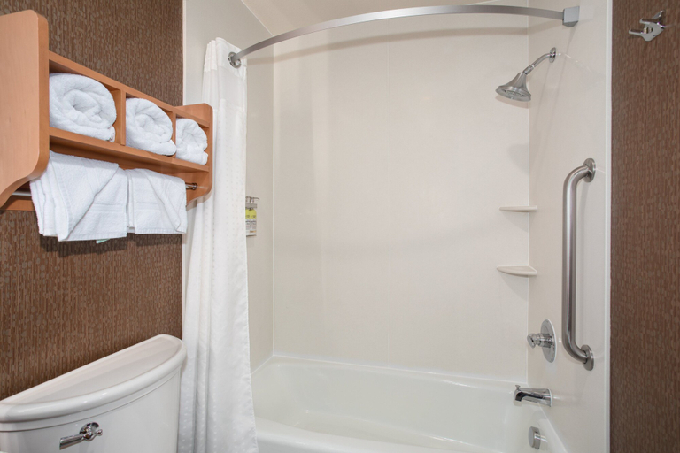 Bathroom 5, Holiday Inn Express MONTEREY-CANNERY ROW by IHG, Monterey