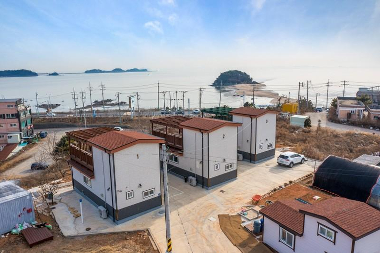 Others 5, Daebudo Island (Seonjaedo) Mokseom Pension, Hwaseong
