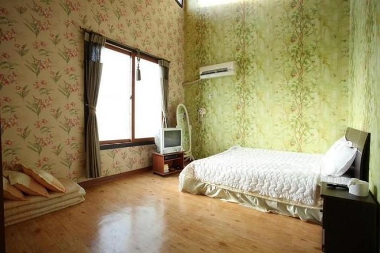 Bedroom 5, Taean Edel Weiss Pension, Taean